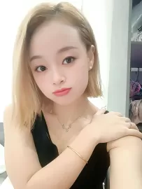 编号20645  25岁，00年出生，女，离异，有一个7岁男孩一个4岁女孩随我，身高148cm，初中学历，老家贵州省仁怀市，目前在广东省广州市工作，服务行业，月收入4000元，择偶要求：24-32岁，身高168cm以上，高中以上文化。