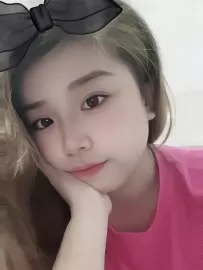 编号40055  40岁，83年出生，女，离异，无小孩，身高153cm，大专学历，老家广东省惠州，目前在深圳工作，幼儿园上班，月薪6000元，择偶要求：40-45岁，身高168cm以上，广东人。